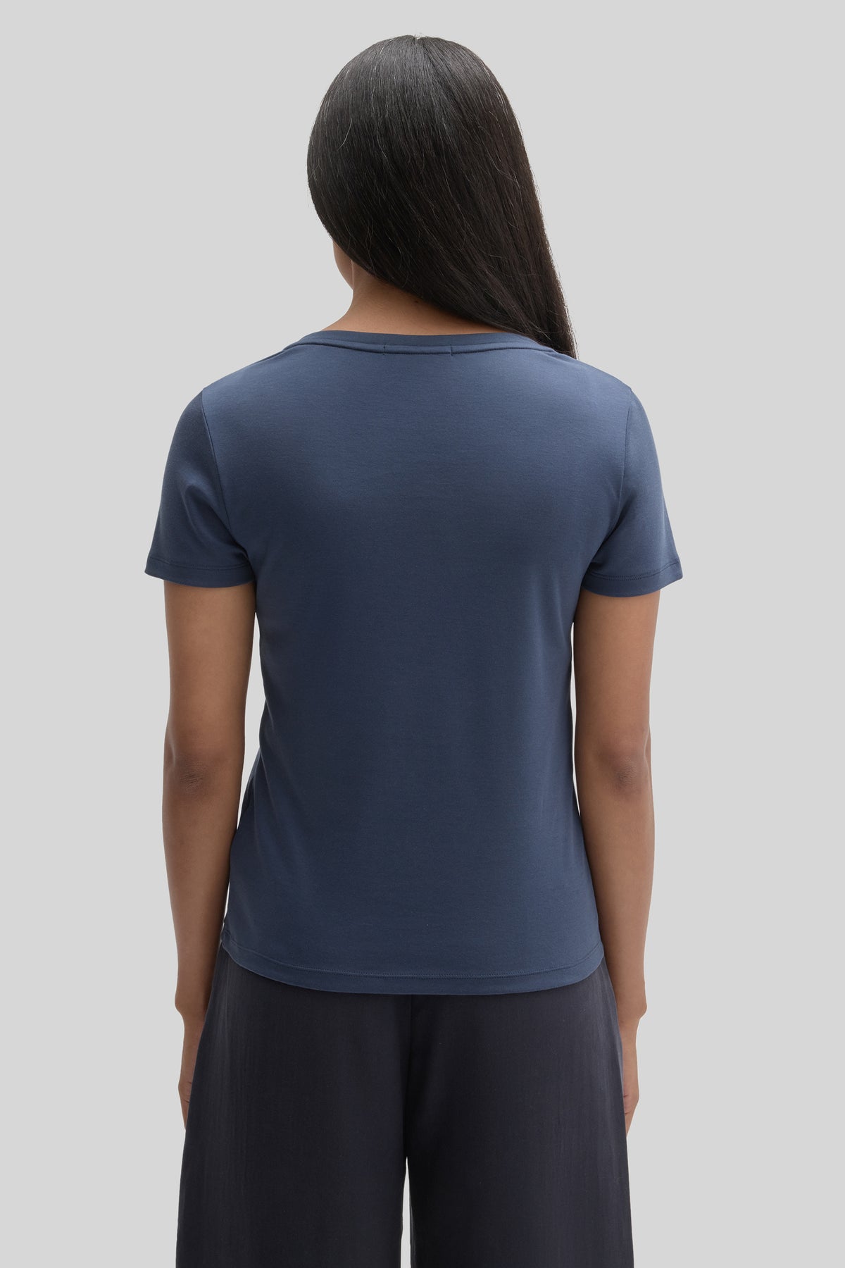 Le t-shirt à col en V pour femmes de Barakett