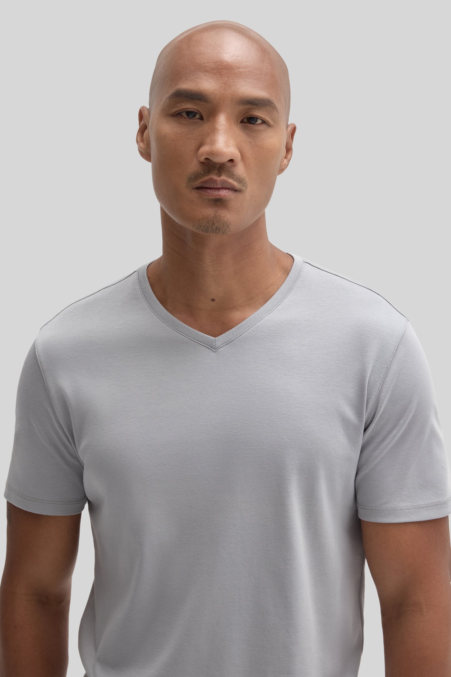 Le t-shirt Barakett col V
