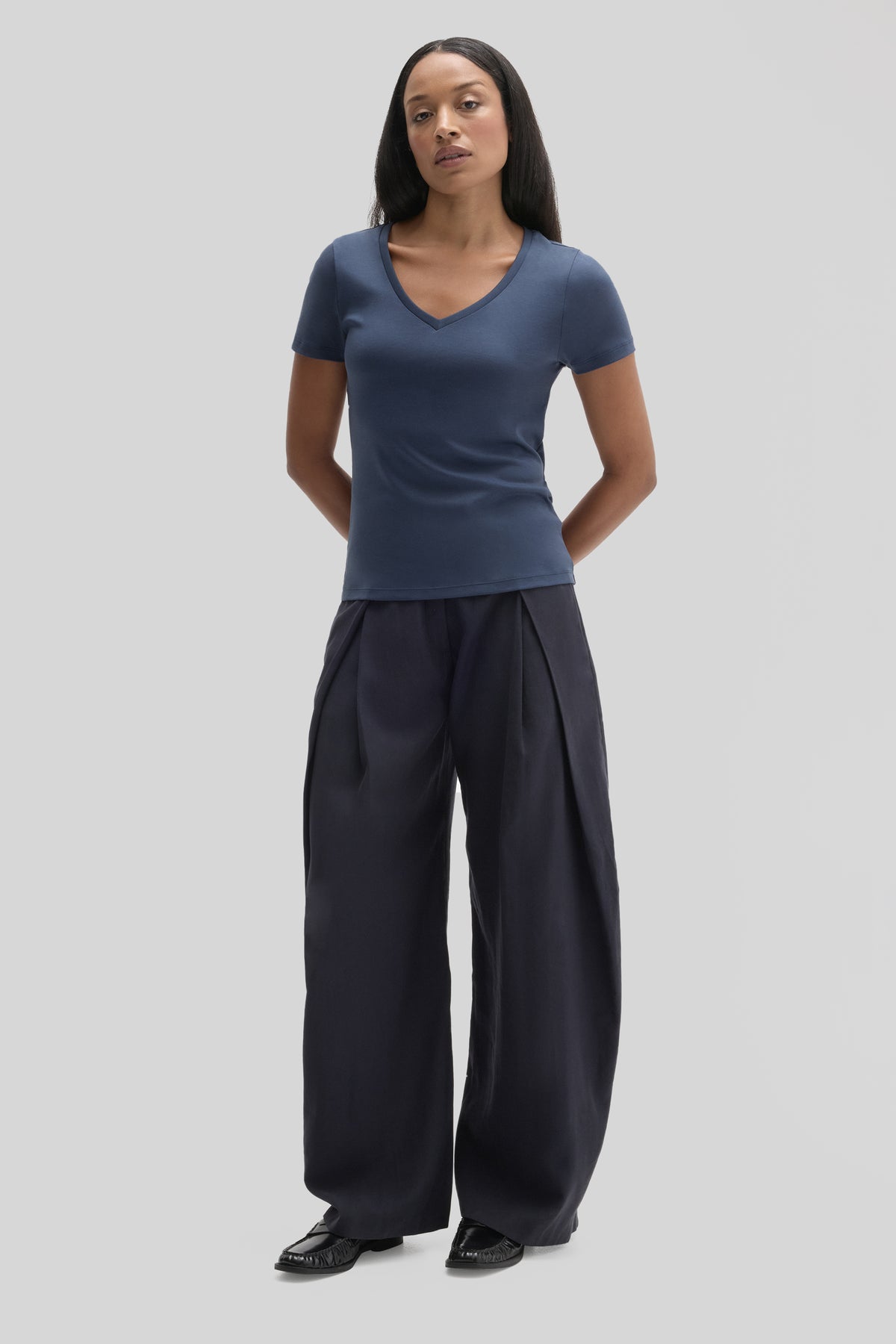Le t-shirt à col en V pour femmes de Barakett